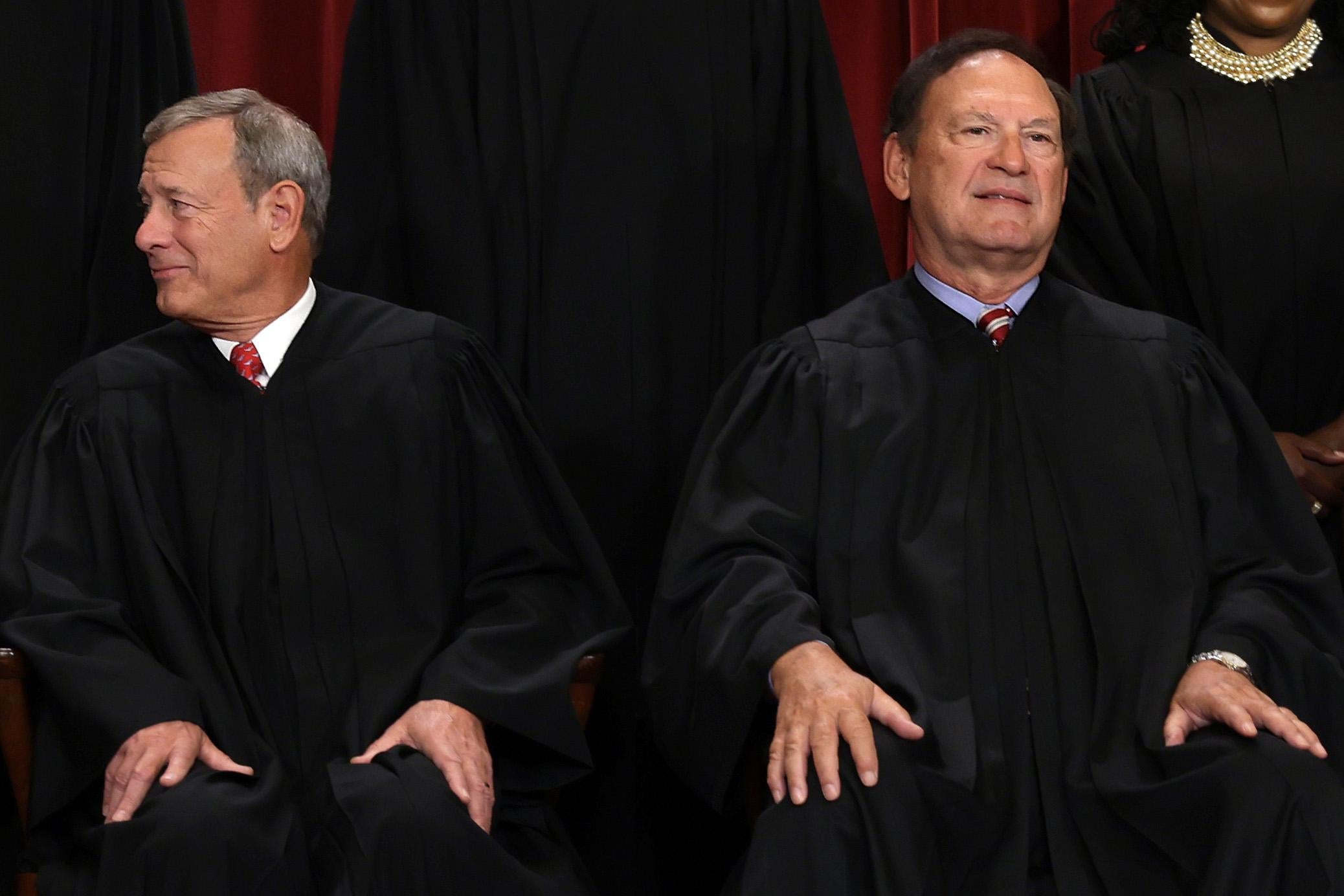 Roberts and Alito in robes