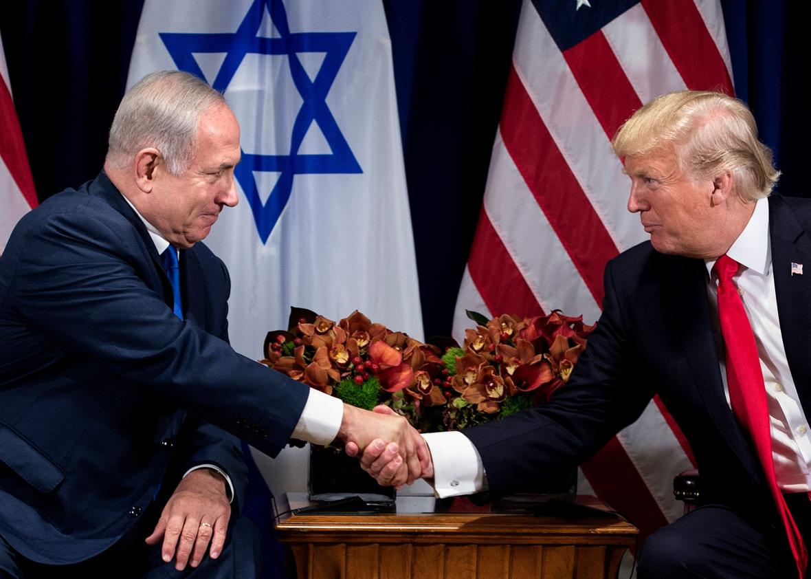 Israel's Prime Minister Benjamin Netanyahu (L) and US President Donald (R)