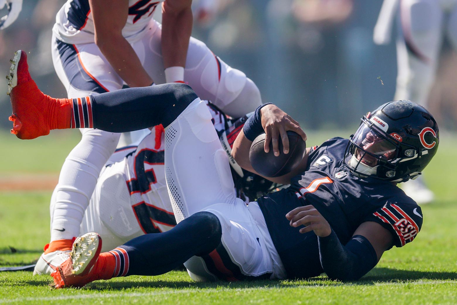 Chicago Bears fall to Denver Broncos at Soldier Field, fail to snag 1st win  of NFL season - ABC7 Chicago