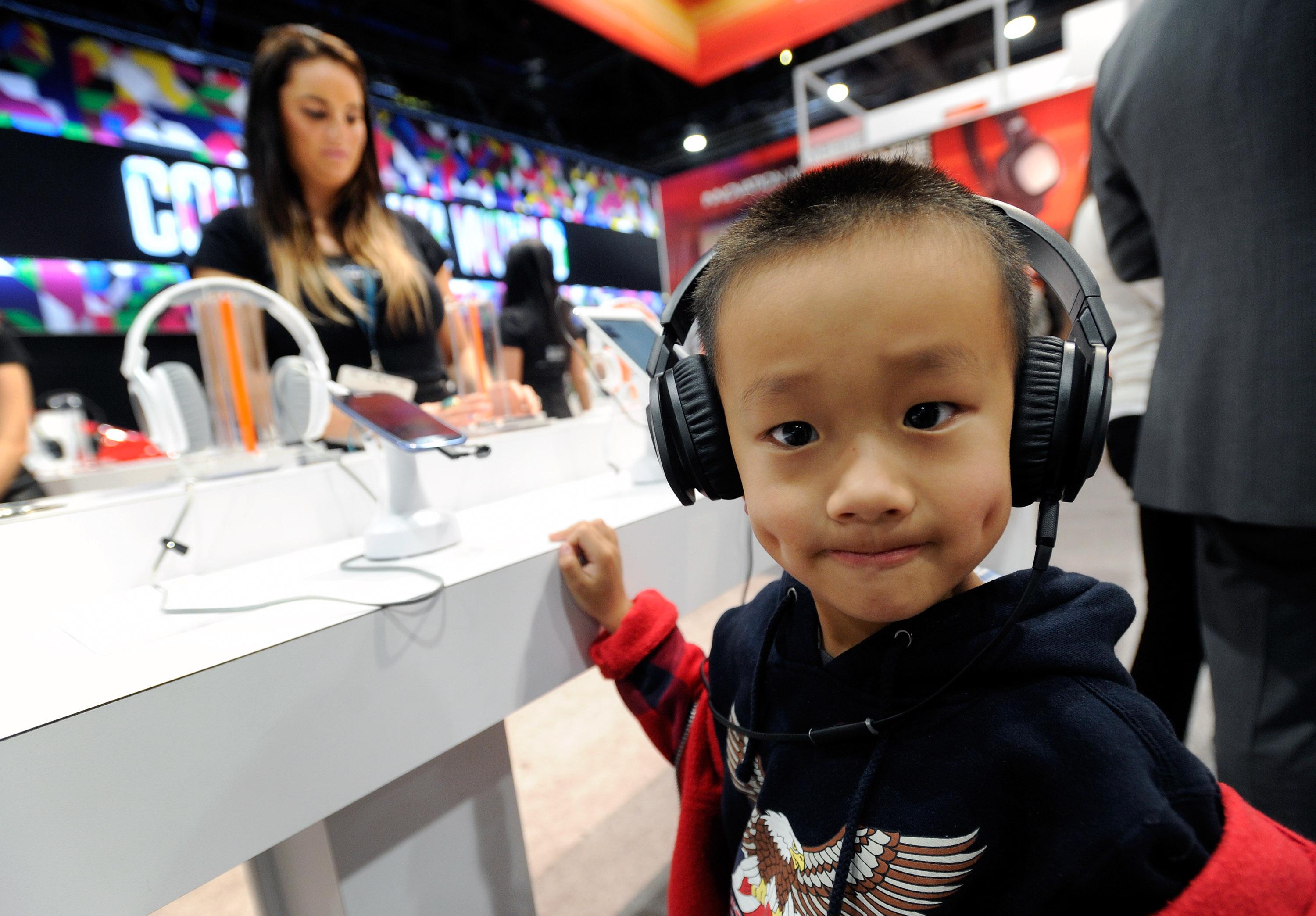 Pumping loud music is putting more than 1 billion young people at risk of  hearing loss