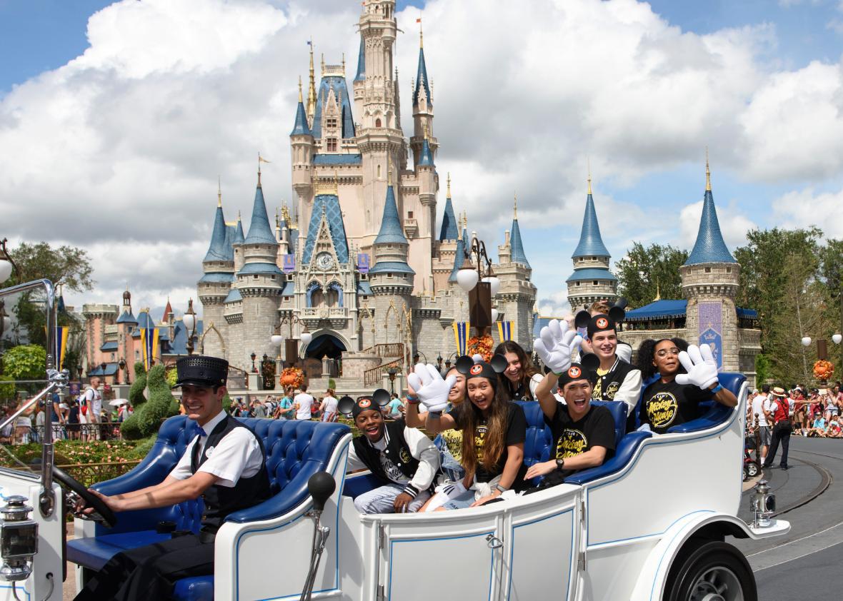 Airbnb is coming to Disney World. 