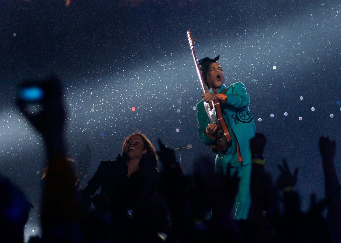 Prince performs at the Super Bowl in 2007