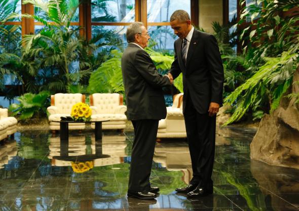 Obama Raul Castro handshake