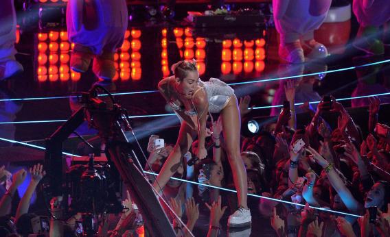 Miley Cyrus twerking at the VMAs