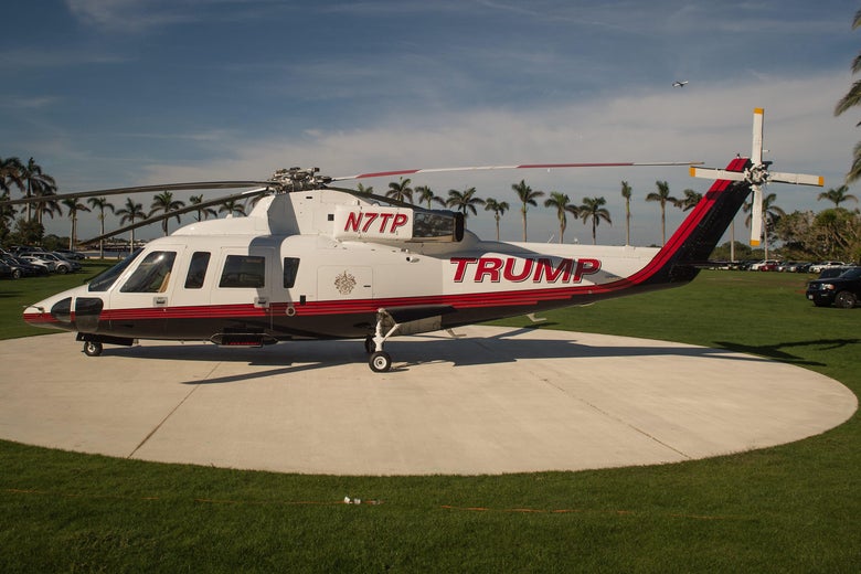 A helicopter sits on a landing pad at US President Donald Trump's Mar-a-Lago resort in Palm Beach, Florida, on December 24, 2017. / AFP PHOTO / NICHOLAS KAMM