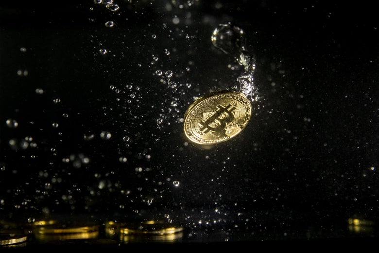 Bitcoin's value fell more than 25 percent this week. "srcset =" https://compote.slate.com/images/9b321436-a06e-4aba-befe-8dea9562cbc5.jpeg?width=780&height=520&rect=4603x3069&offset=0x0 1x, https://compote.slate.com/images /9b321436-a06e-4aba-befe-8dea9562cbc5.jpeg?width=780&height=520&rect=4603x3069&offset=0x0 2x