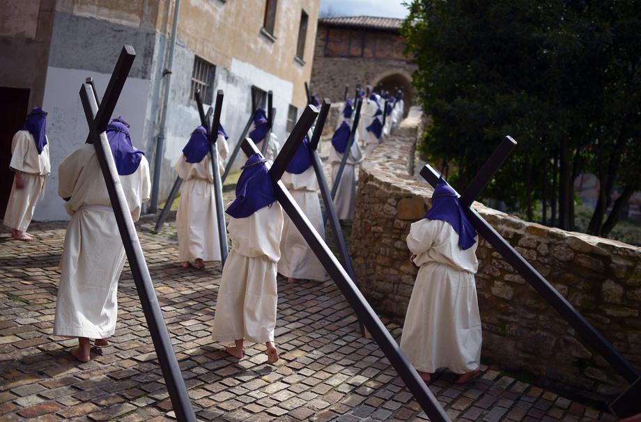 Residents dressed as penitents take part in an Easter Passion Play on Good Friday in the Basque town of Balmaseda, Spain, March 29, 2013.