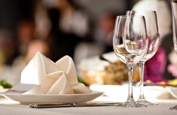 does making a restaurant reservation cost money