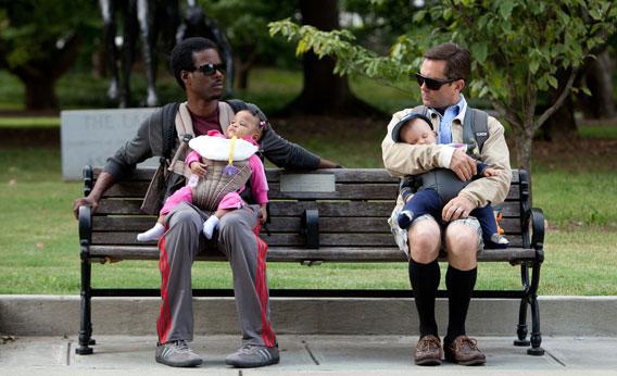 Vic (Chris Rock, left) and Craig (Tom Lennon, right) in WHAT TO EXPECT WHEN YOU’RE EXPECTING. 