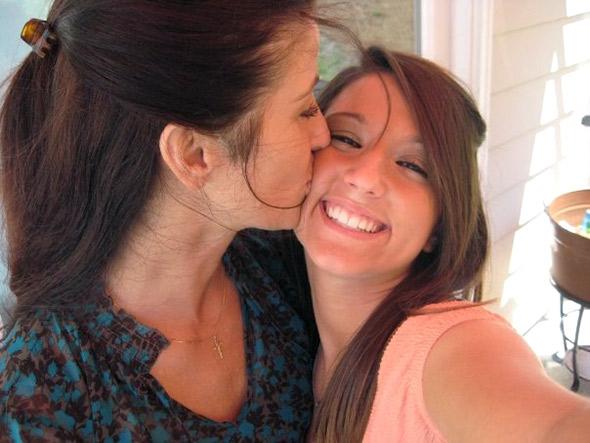 Tanya and Taylor Smith, before Taylor's death from an overdose.