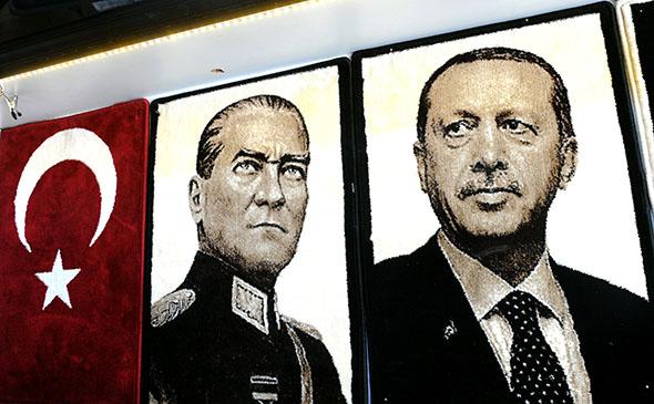Turkey Mustafa Kemal Ataturk (L) and Turkey's Prime Minister Rec