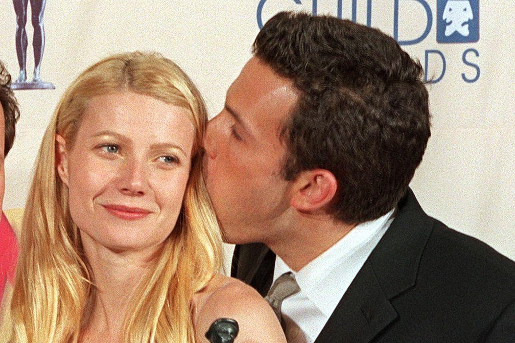 Gwyneth Paltrow being kissed on the side of her head by Ben Affleck at the Screen Actors Guild Awards in 1999.