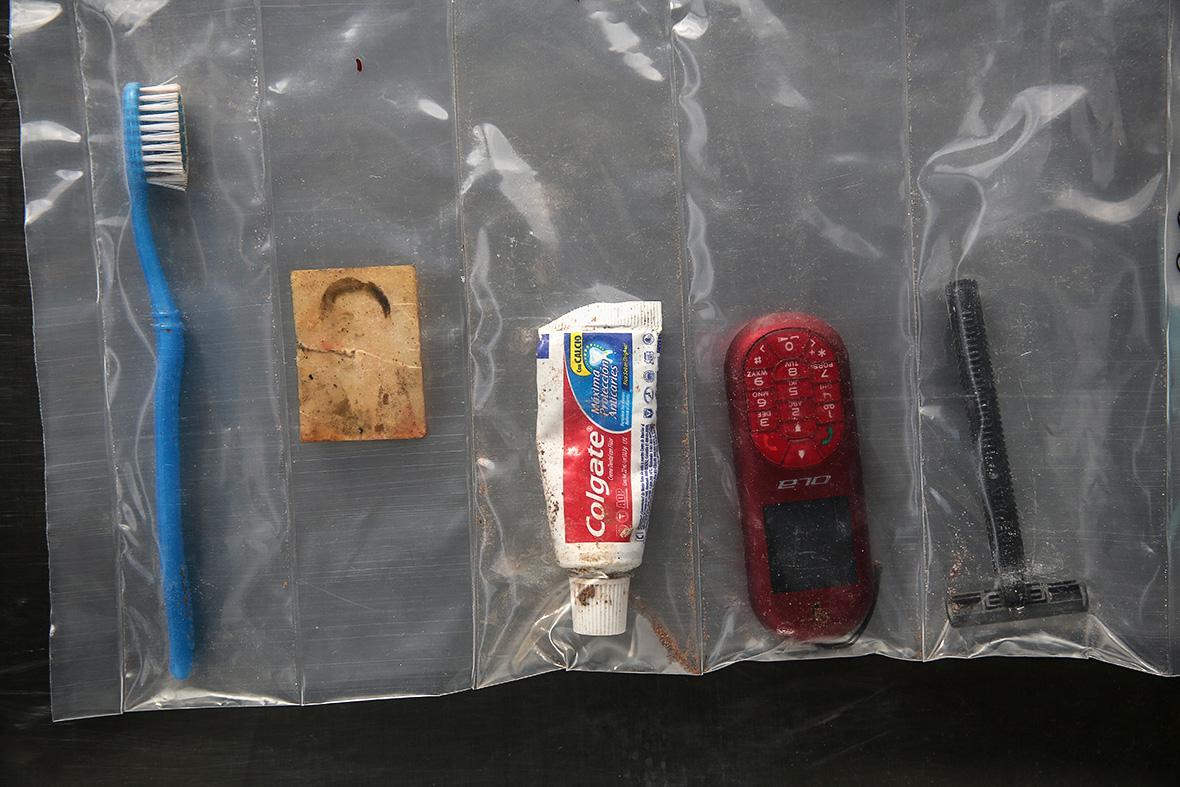 A toothbrush, a passport photo, toothpaste, a cellphone, and a razor. The items were found on the decomposed remains of a male discovered in the Arizona desert in 2014. 