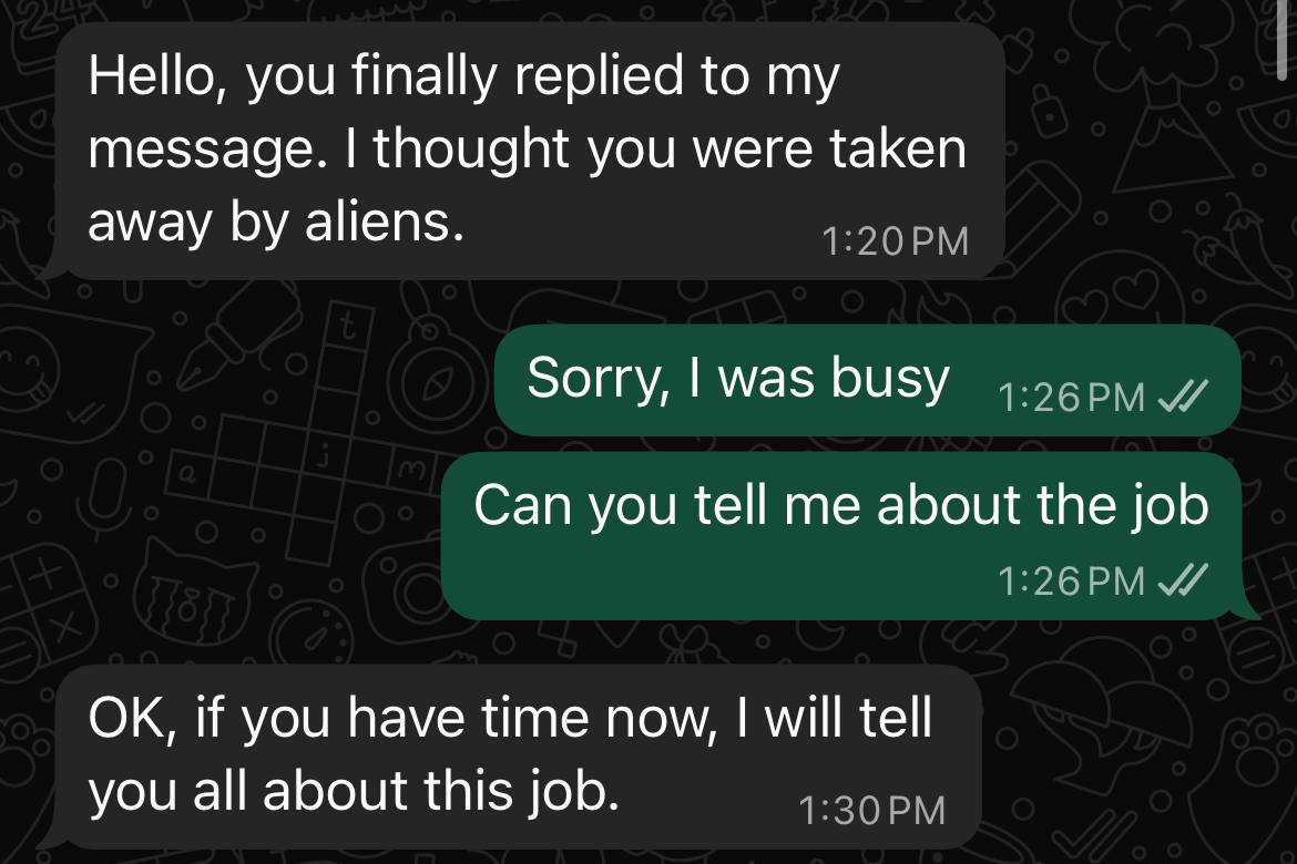 Captura de pantalla de una conversación de texto de WhatsApp en la que el texto de apertura es