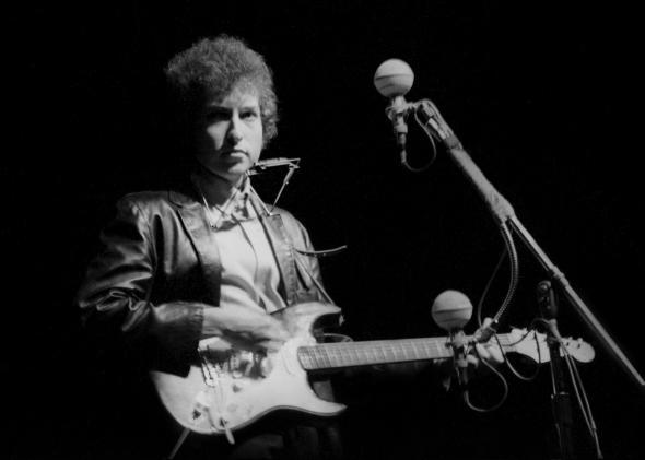 Bob Dylan plays a Fender Stratocaster electric guitar