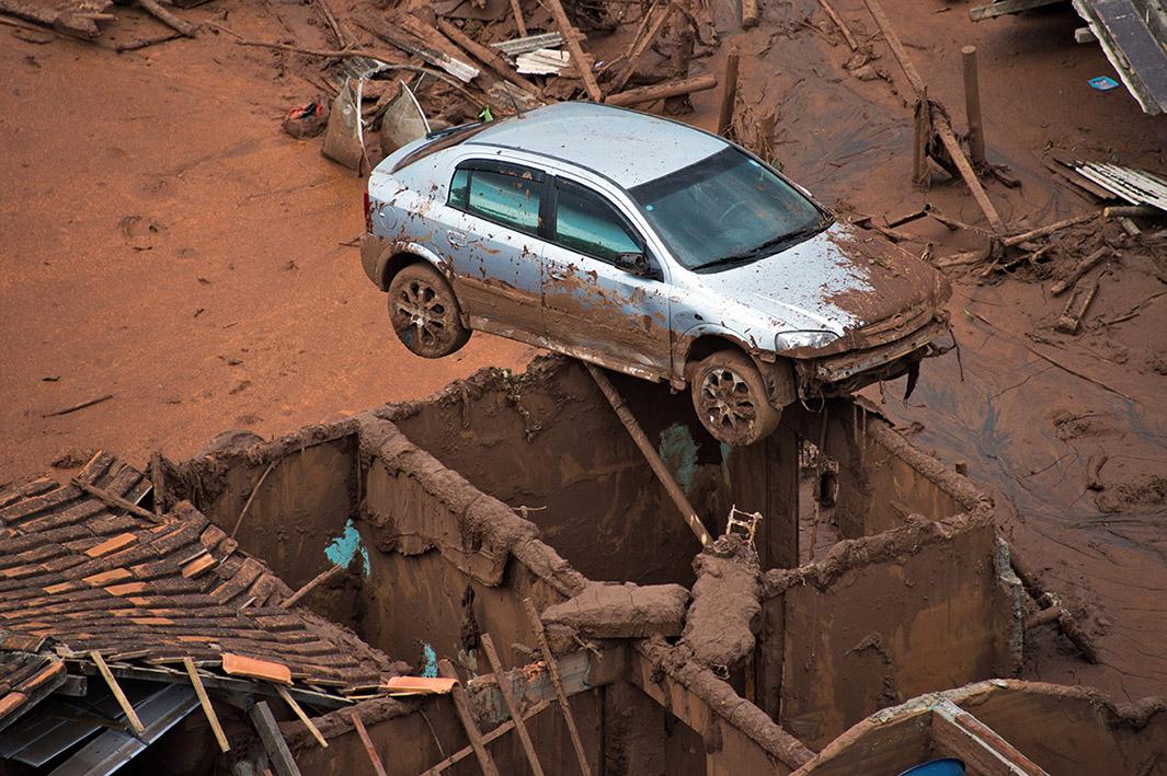 brazil's mining dam disaster photos.