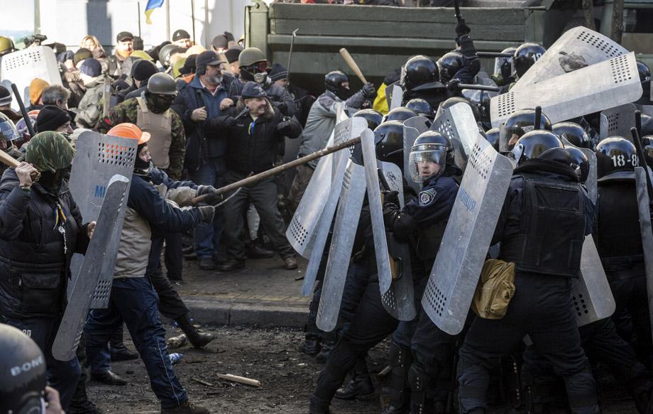 Protesters clash with Interior Ministry officers in Kiev on Feb. 18, 2014. UKRAINE/