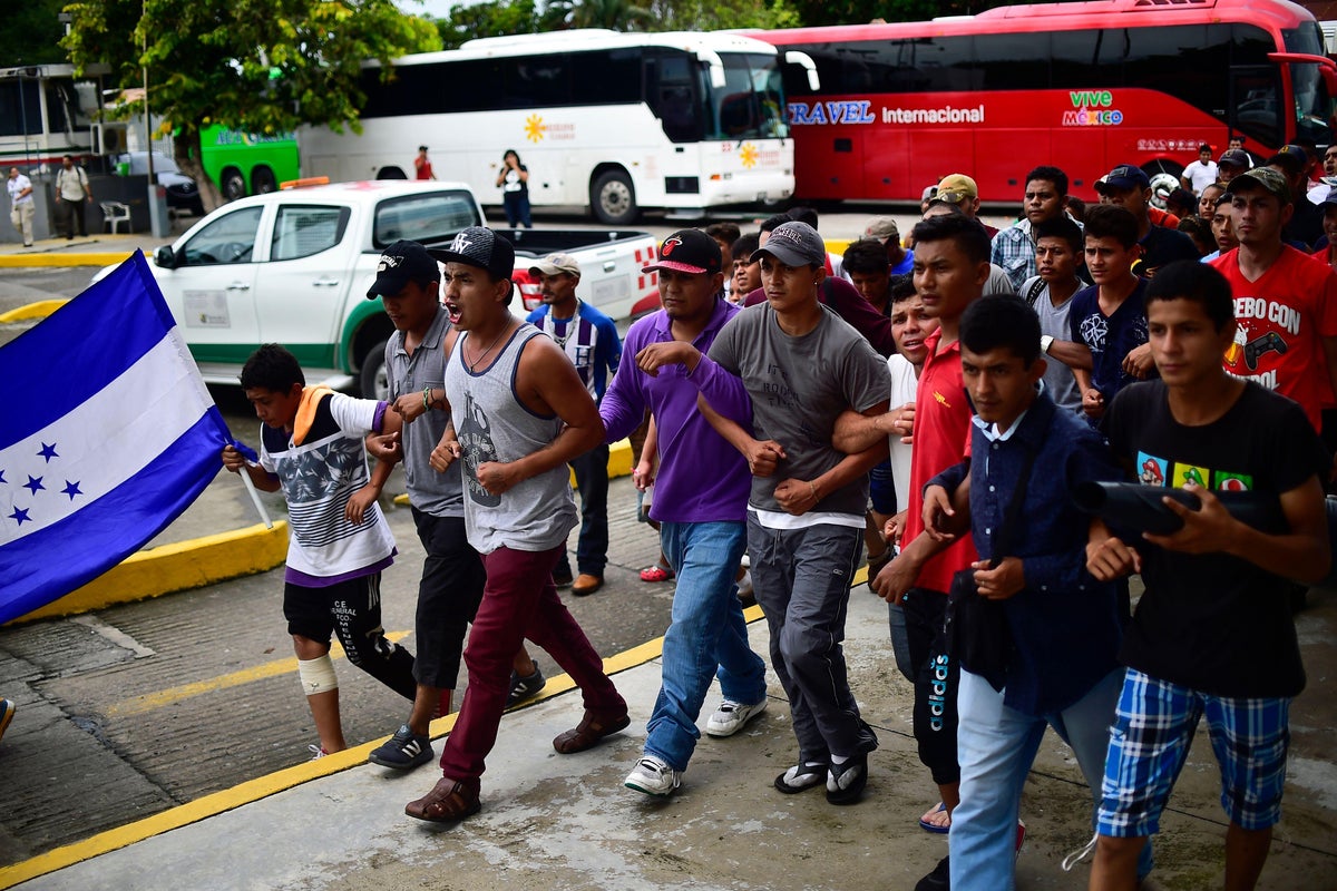 Part of Honduran migrant caravan has crossed into Mexico