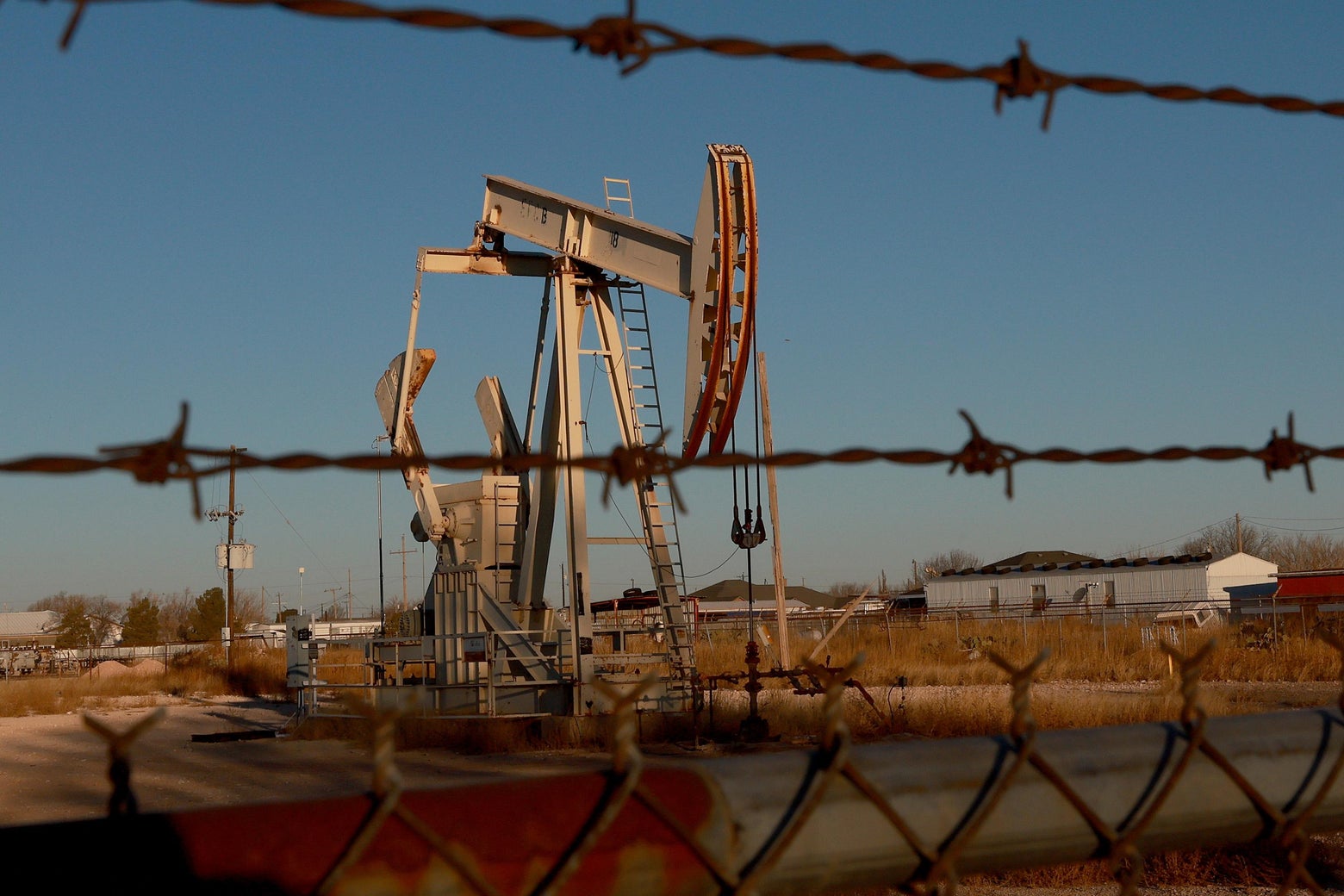 Why the oil industry is struggling to hire and retain workers. - Vimarsana News