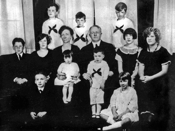 Frank and Lillian Gilbreth with 11 of their 12 children circa 1920s. 