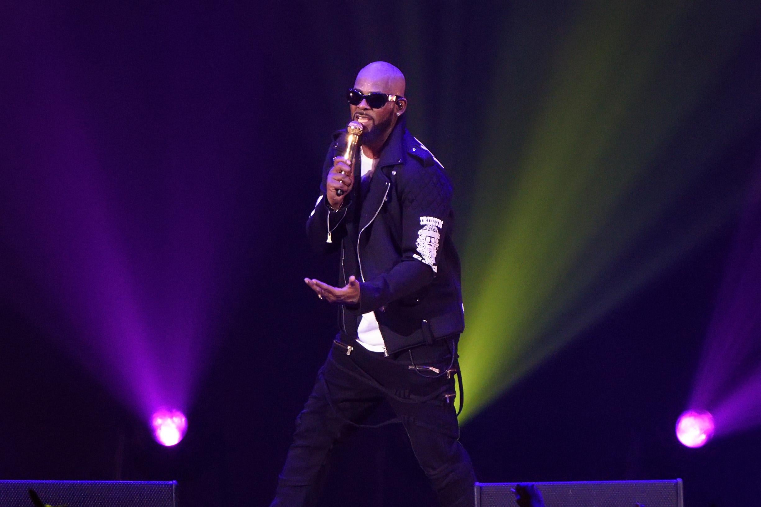 R. Kelly performs during The Buffet Tour at Allstate Arena on May 7, 2016 in Chicago, Illinois.