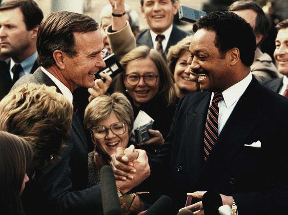 Former president-elect George Bush(L) as shakes hands with the Rev. Jesse Jackson(R), 30 November 1988 after a luncheon meeting at the White House in Washington,DC.  