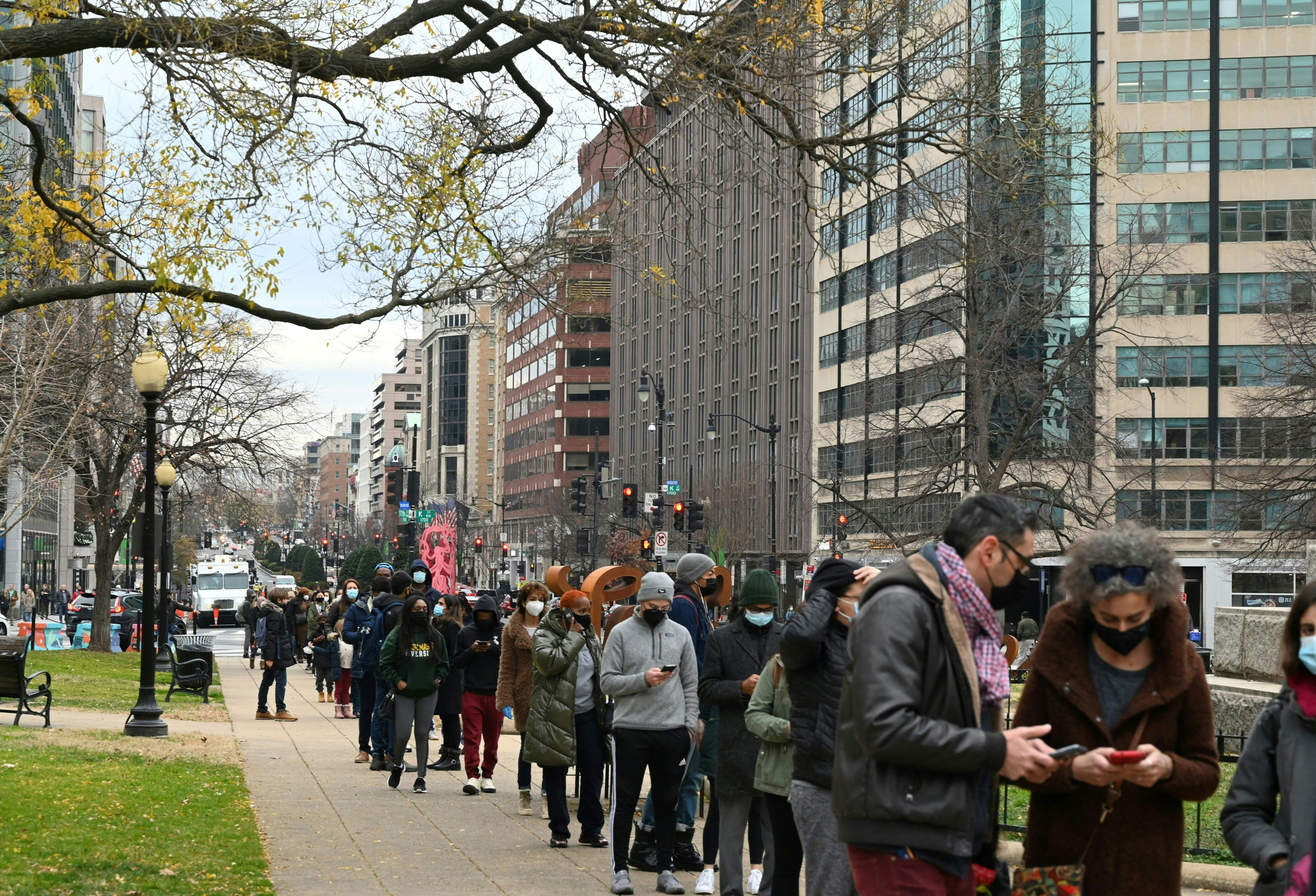 The Tricky Calculations I&rsquo;m Making About Omicron as a Health Care Worker