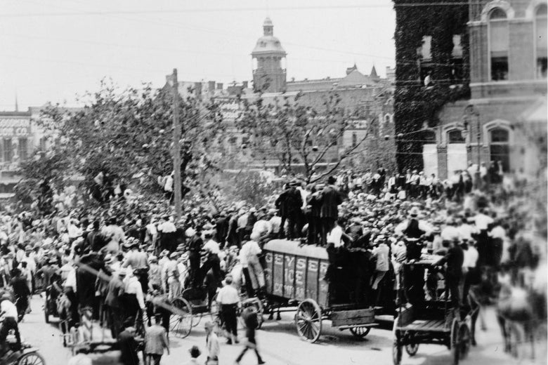 A shot of downtown Waco in 1916, as a well-dressed crowd gathers in the public square.