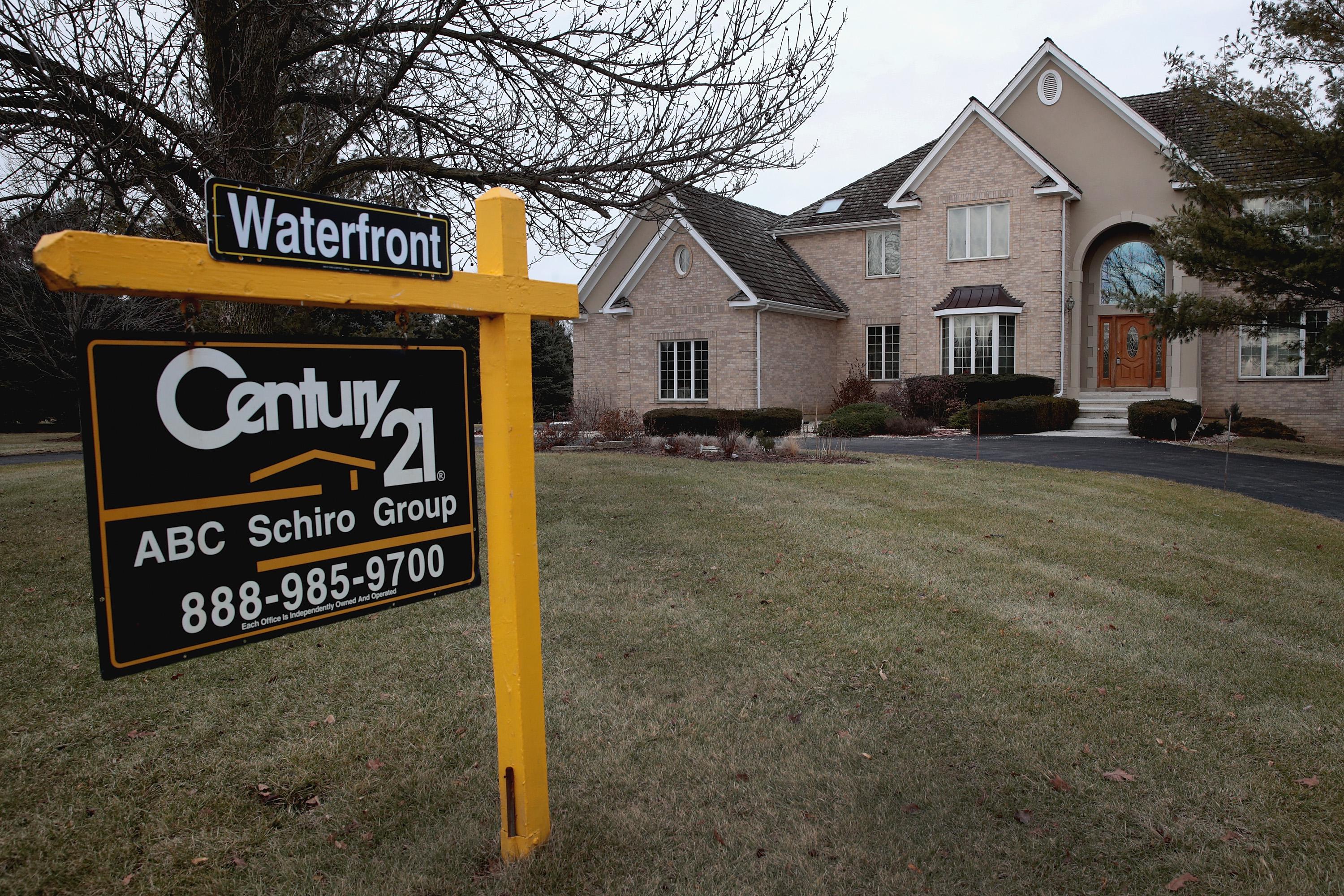 SOUTH BARRINGTON, IL - FEBRUARY 21:  A home is offered for sale on February 21, 2018 in South Barrington, Illinois. January home sales experienced a sharp drop over the same period last year because of a shortage of modestly-priced homes available to first-time home buyers. Sales of homes priced below $100,000 fell 13 percent while sales of homes priced between $500,000 and $750,000 increased nearly 12 percent in January.  (Photo by Scott Olson/Getty Images)