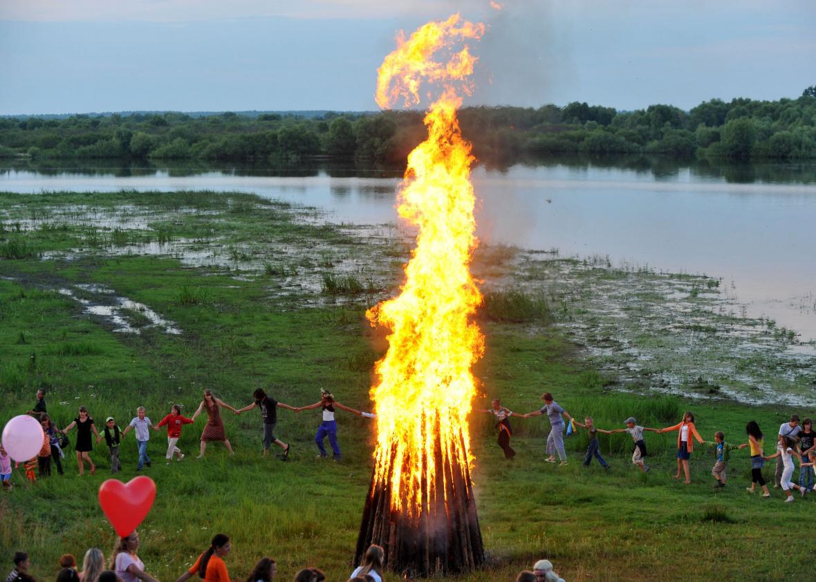 Humans staring into fire Why people like flames and campfires (VIDEO).