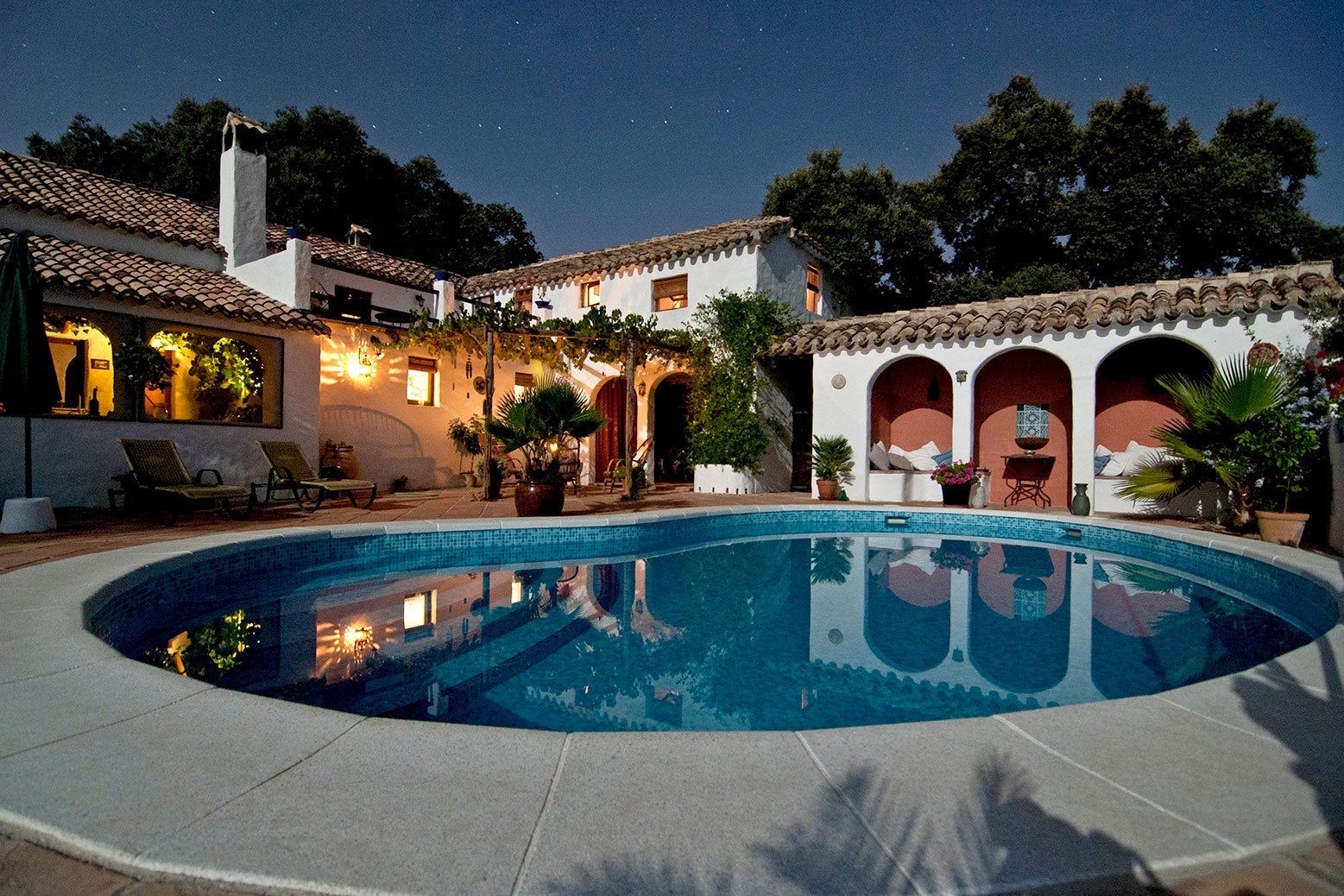 A sprawling California mansion with a pool.