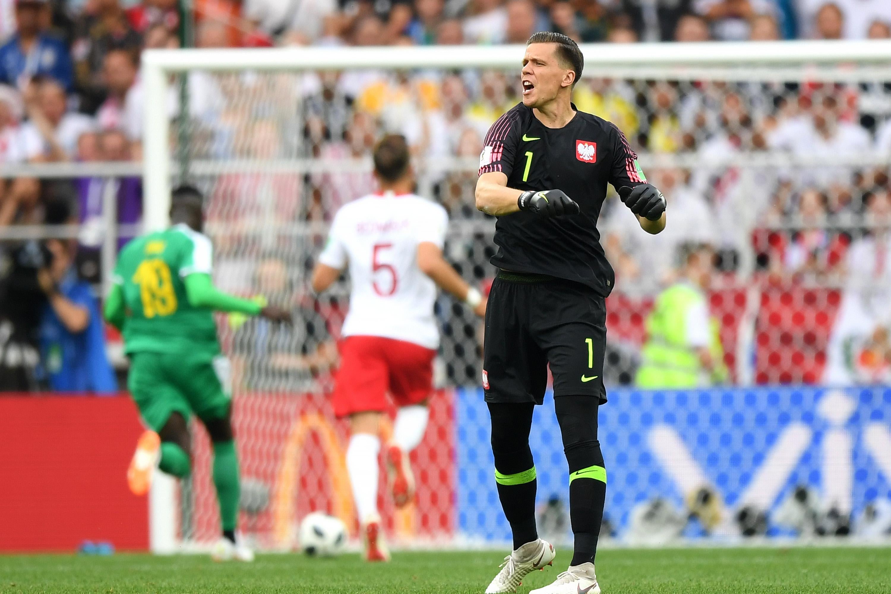 MOSCOW, RUSSIA - JUNE 19:  Wojciech Szczesny of Poland reacts after Mbaye Niang of Senegal breaks to score his team's second goal during the 2018 FIFA World Cup Russia group H match between Poland and Senegal at Spartak Stadium on June 19, 2018 in Moscow, Russia.  (Photo by Shaun Botterill/Getty Images)