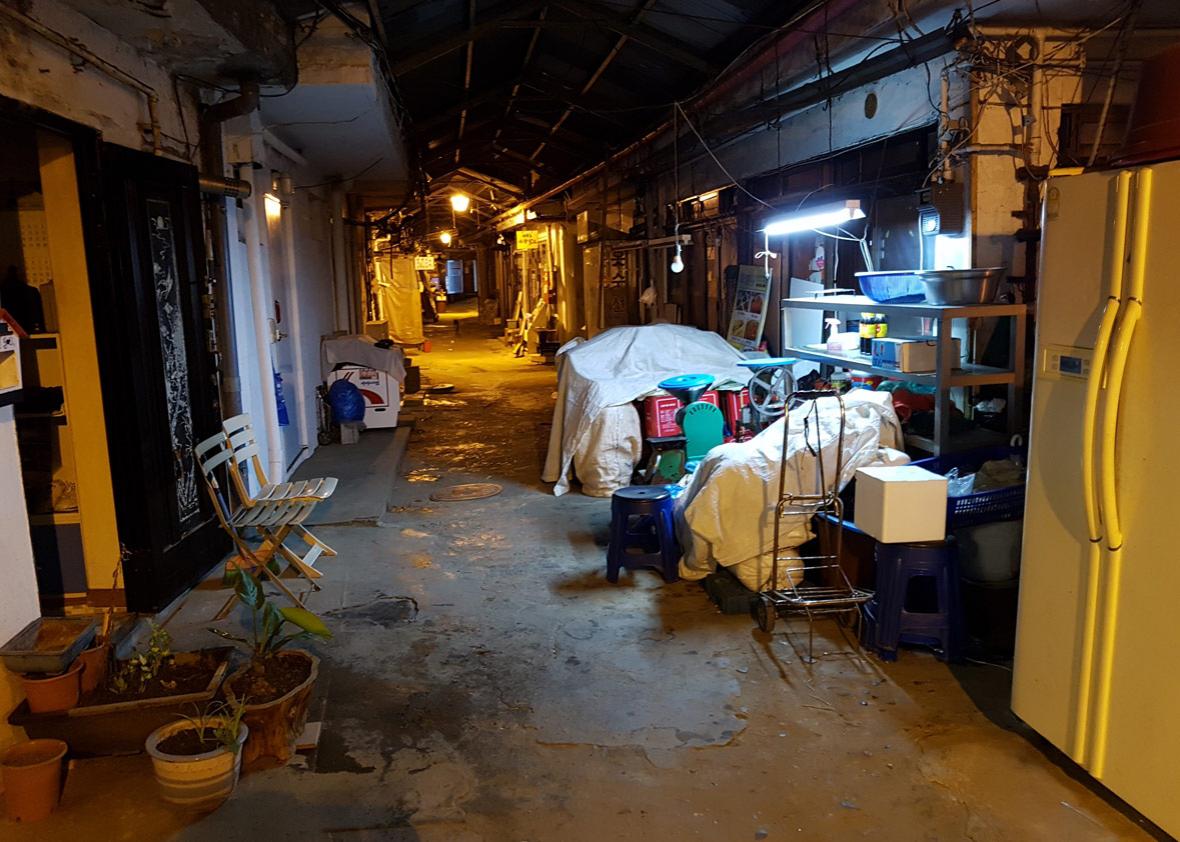 Shiheung Market at night.