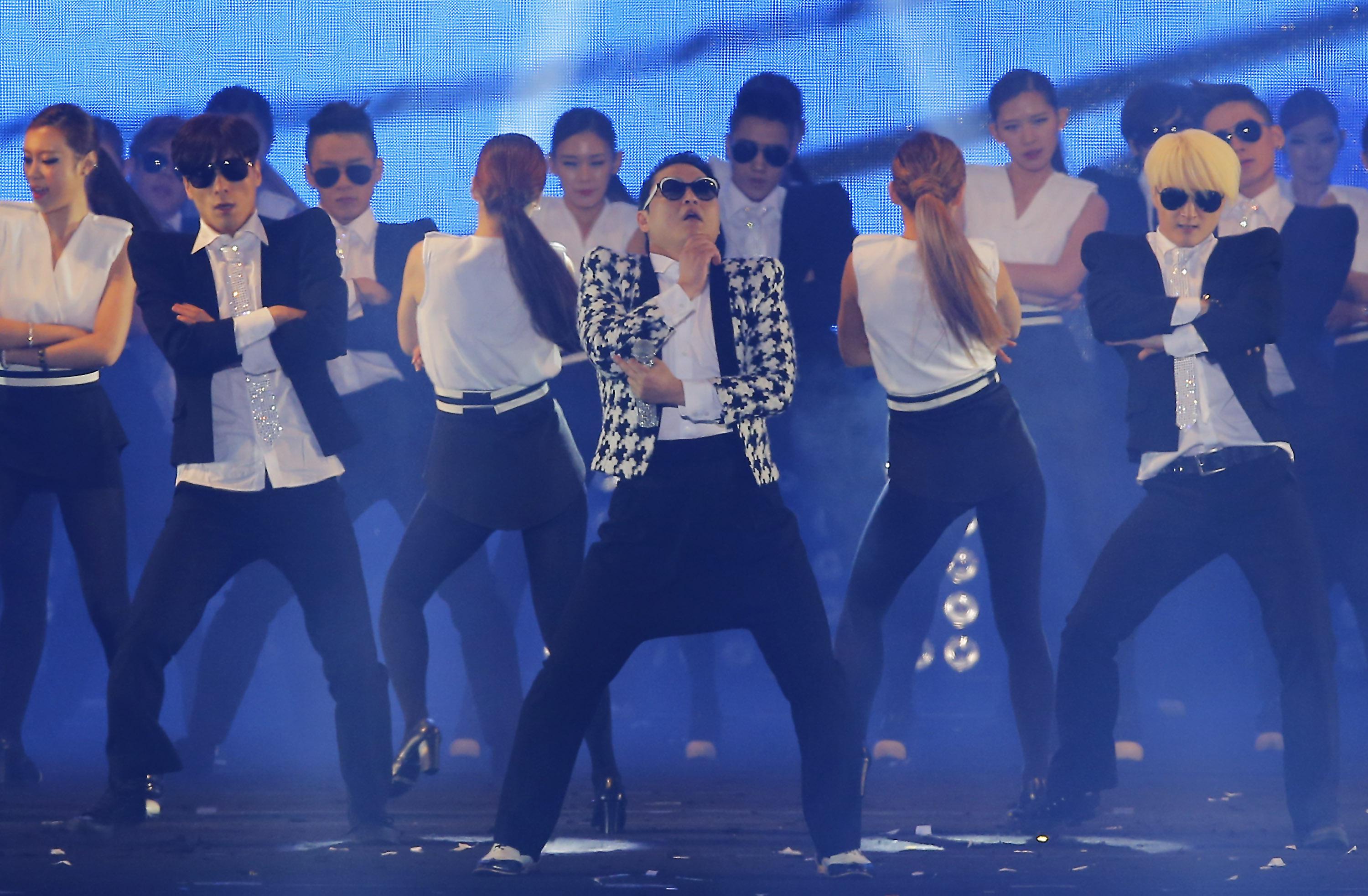 Psy Unveils Gentleman Music Video in Concert