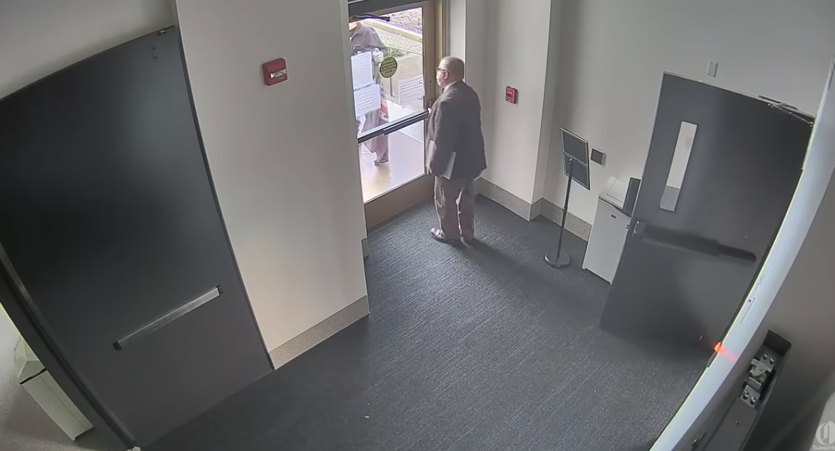 Oregon GOP Lawmaker Faces Criminal Charges for Letting Rioters Into State Capitol