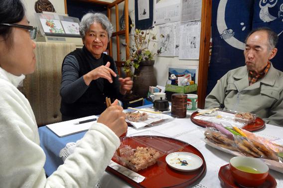 Naoko Ito, center, shares a meal with her husband, right, and Mai Nishiyama, the author's translator, in November 2012 in Naraha, Fukushima Prefecture.