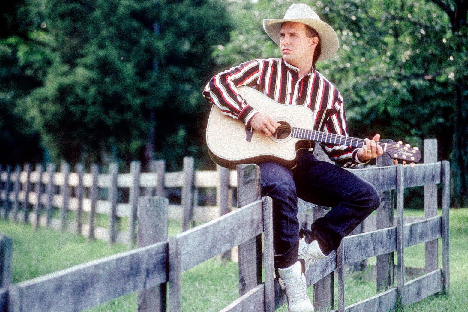 Garth Brooks rebooted country in the ’90s, dominating the charts.