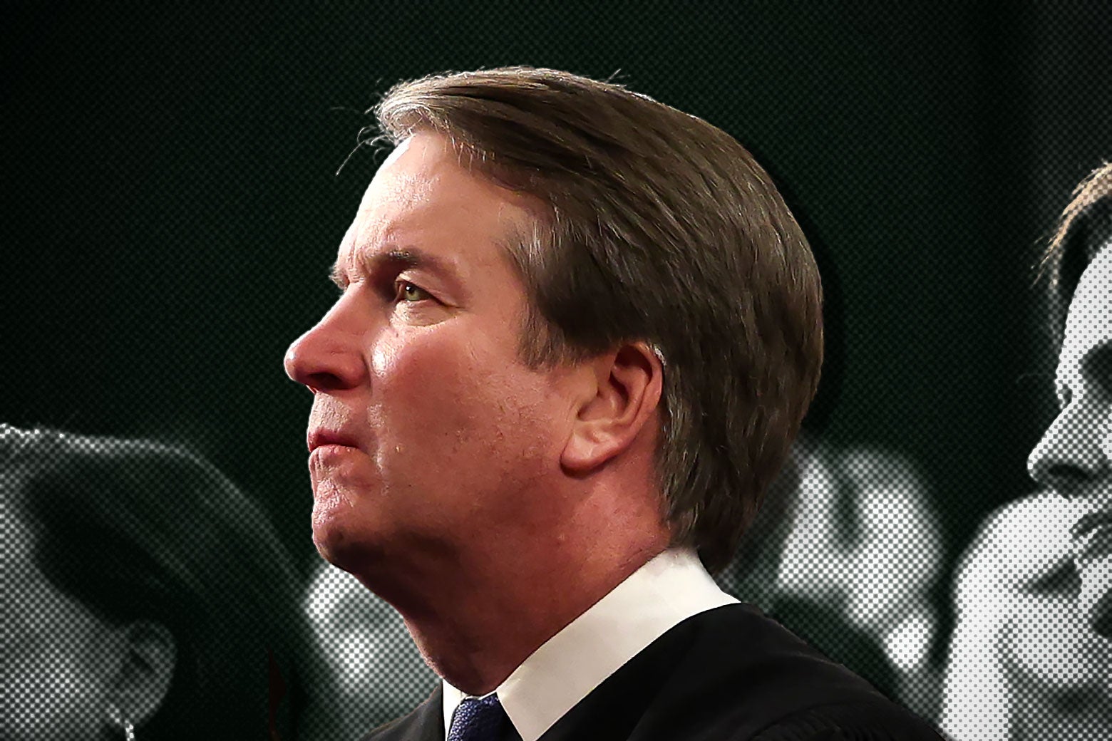 Een close-up van Brett Kavanaugh die aandachtig luistert naar een State of the Union.