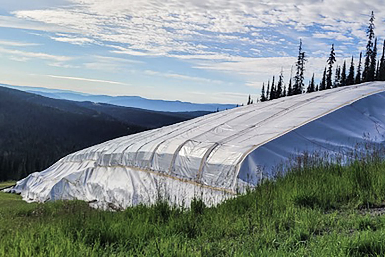 Большая куча снега на Сан-Пикс. 