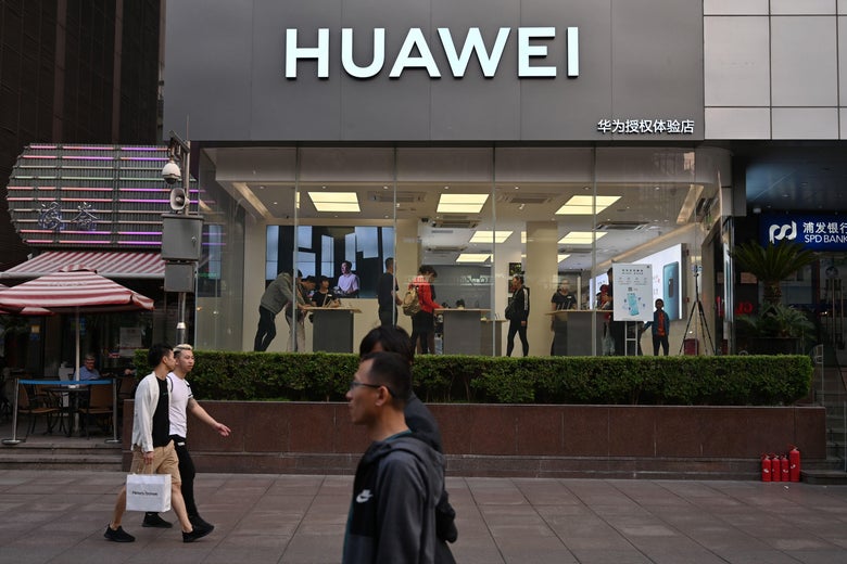 People walk past a Huawei store in Shanghai on May 10, 2019. (Photo by HECTOR RETAMAL / AFP) (Photo credit should read HECTOR RETAMAL/AFP/Getty Images)