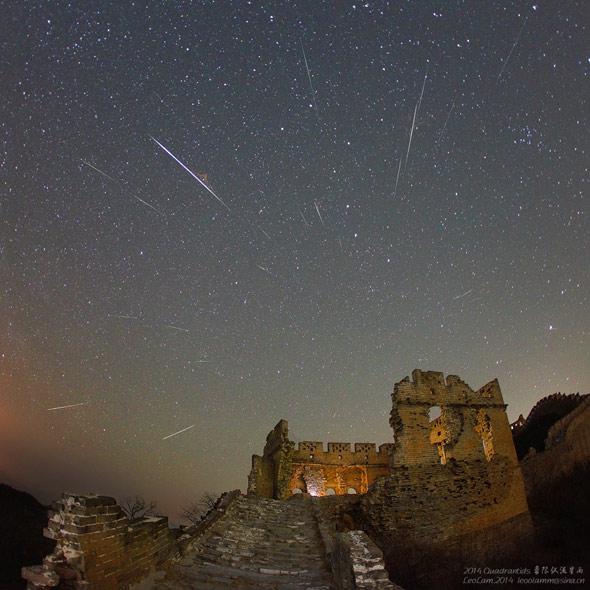 Meteors over the Great Wall