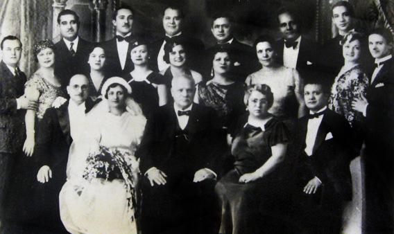The Vallone family, 1935. Leah is in the center of the middle row, with the big smile.