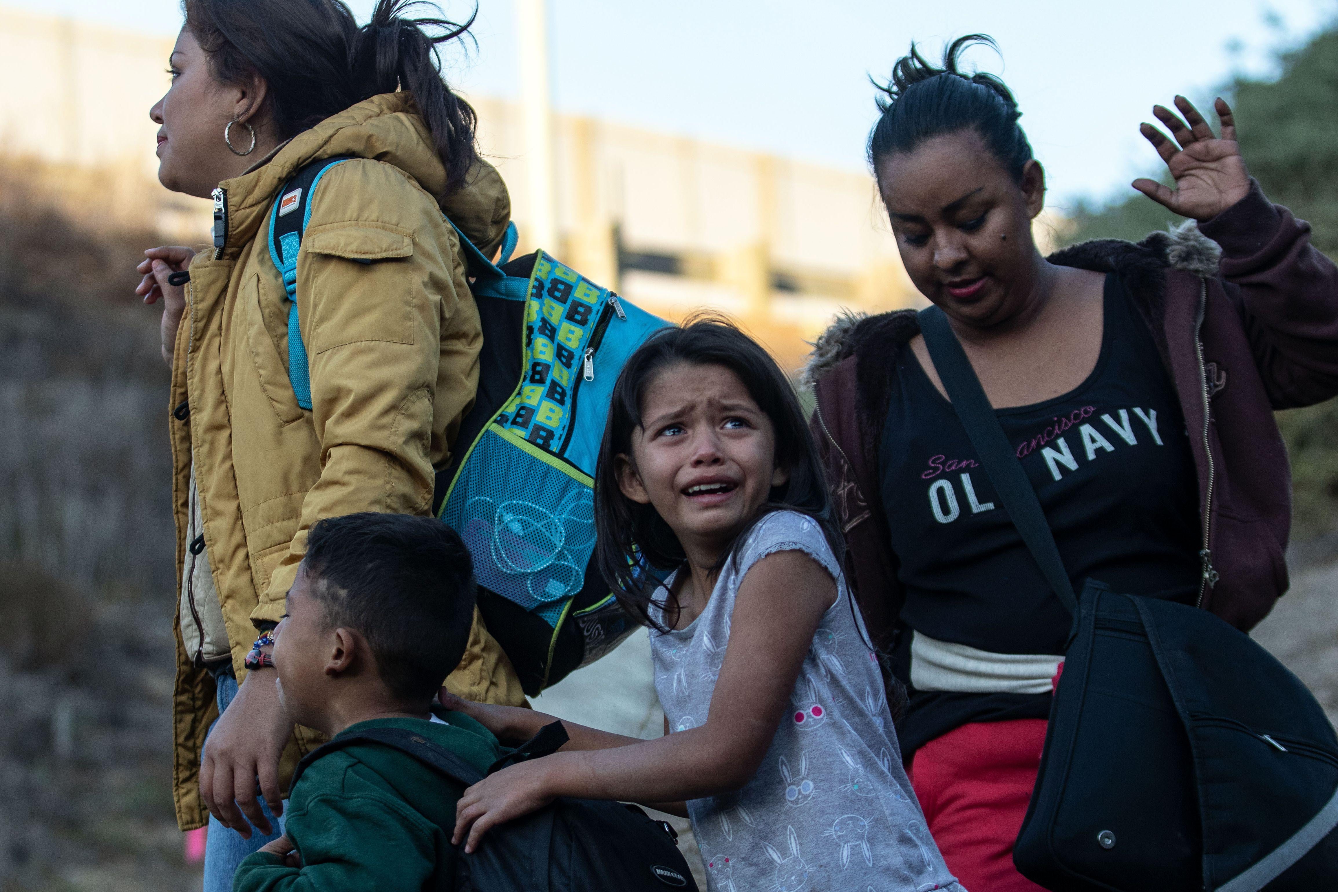 Federal judge prohibits separating migrant families at US border