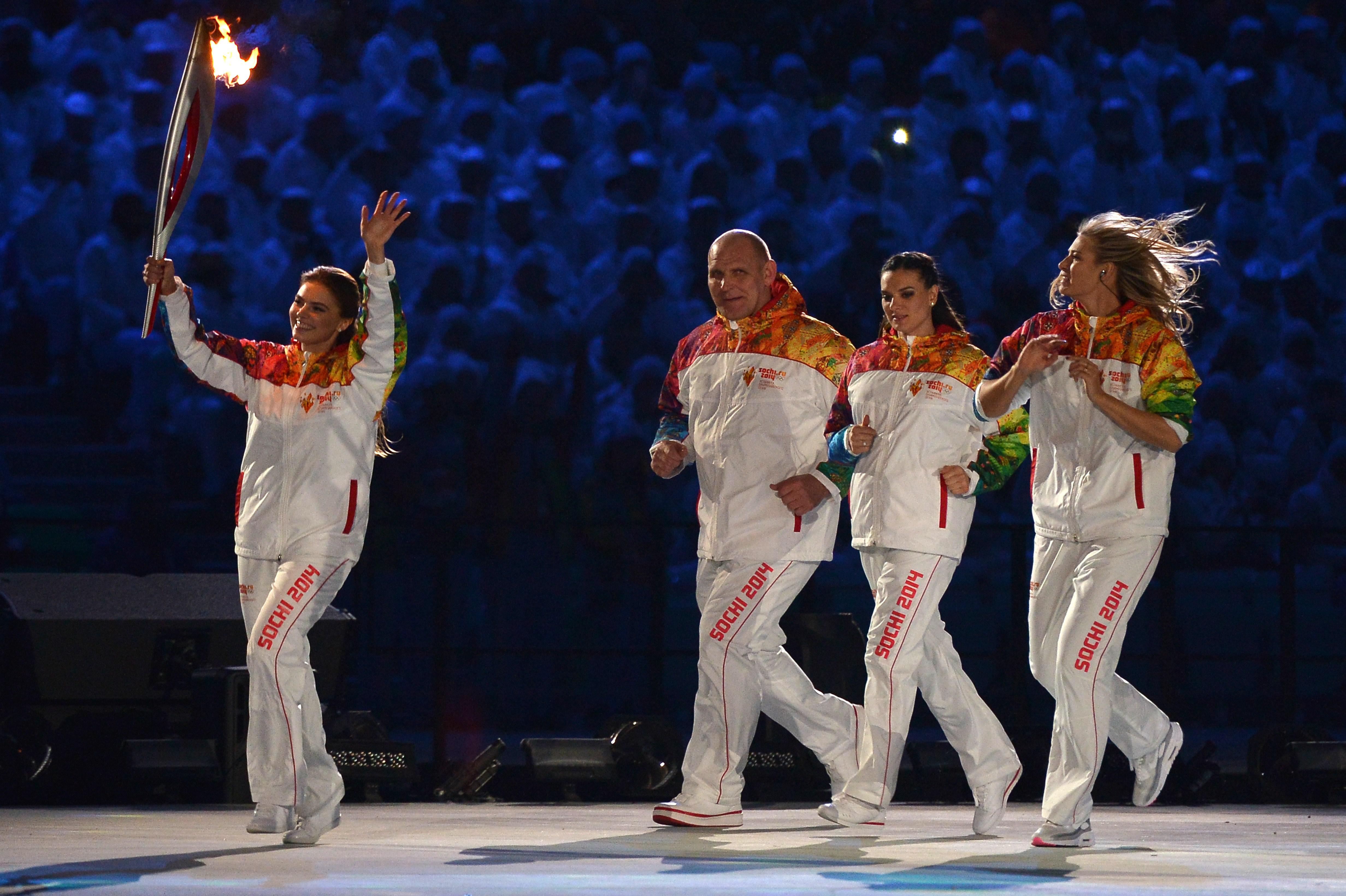Alina Kabaeva Vladimir Putin The Final Six Russians To Carry The Olympic Flame During The