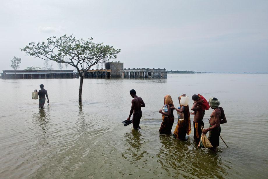 Jonas Bendiksen, Magnum Photos, Jhapa, Bangladesh, Hurricane Aila 