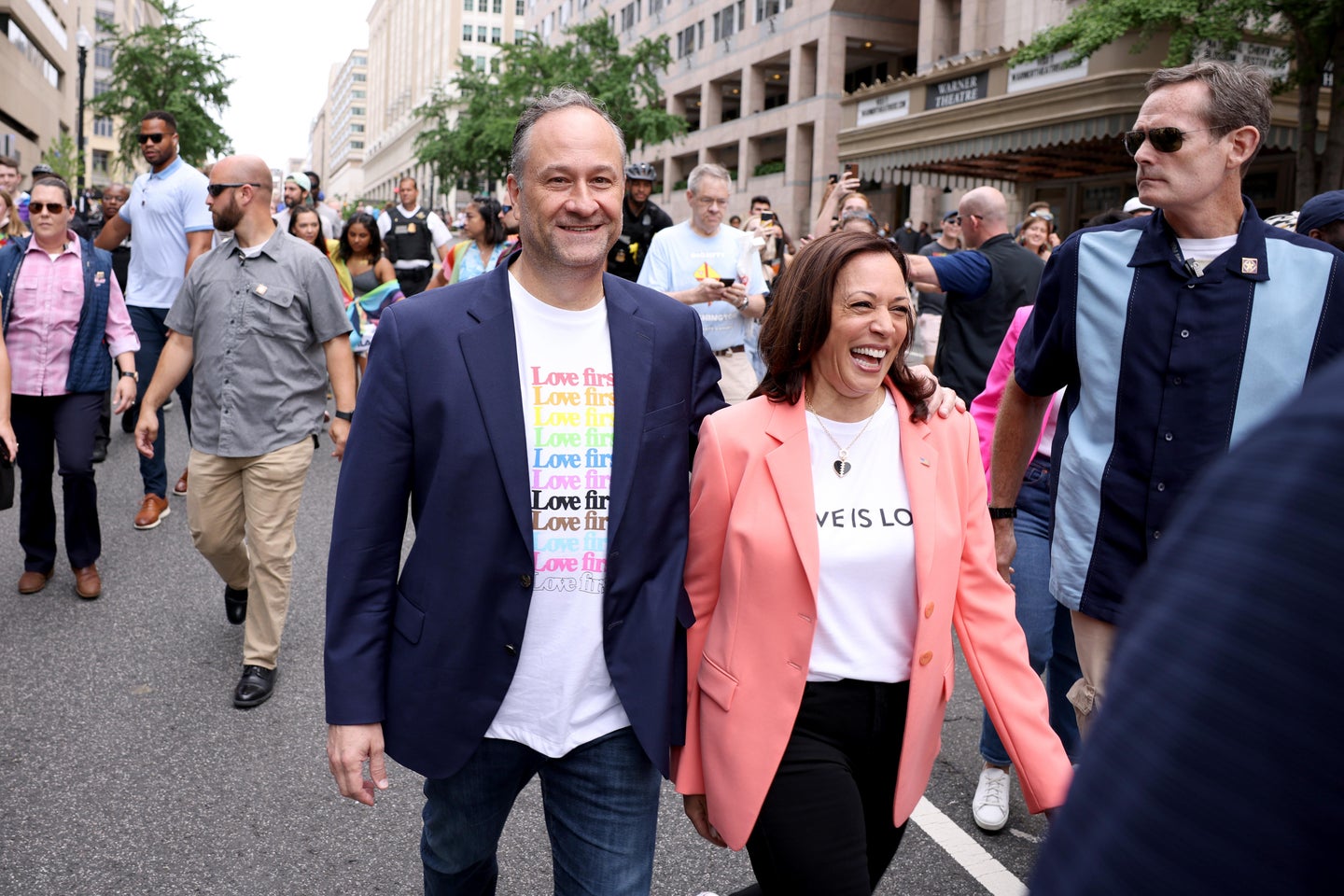 Kamala Harris is first sitting vice president to march in Pride event.(01)