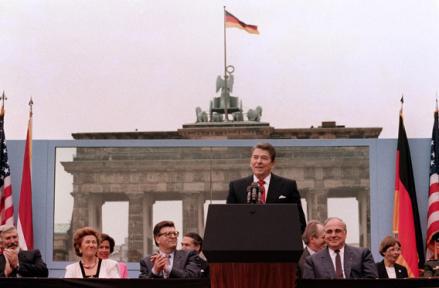 President Ronald Reagan, commemorating the 750th anniversary of Berlin, addresses on June 1987 the people of West Berlin near the Berlin wall.