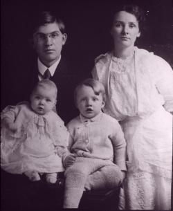 William Bloom, Louis Bloom, Robert Bloom, Esther Bloom, 1913.