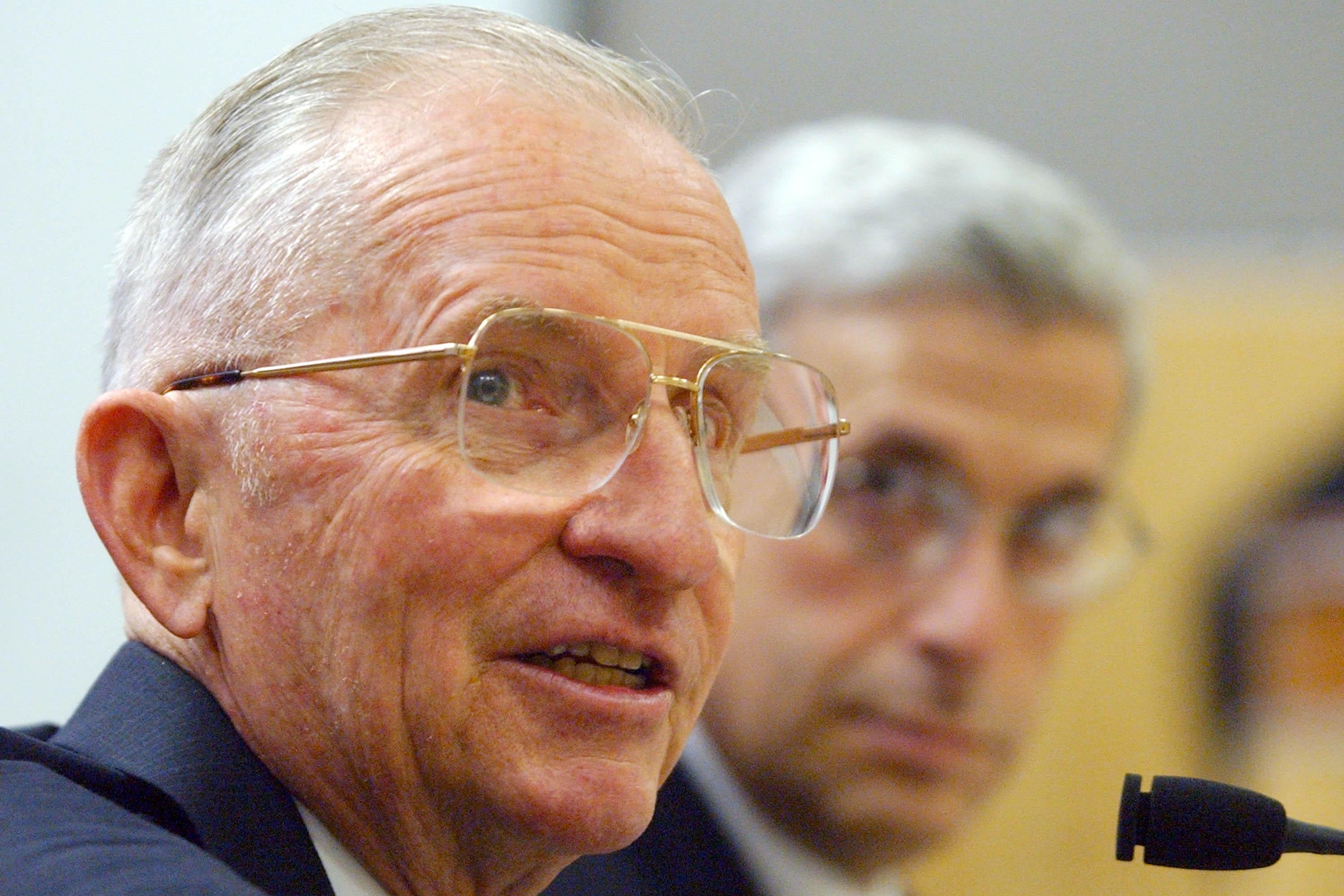 Ross Perot testifies before a California Senate committee in 2002