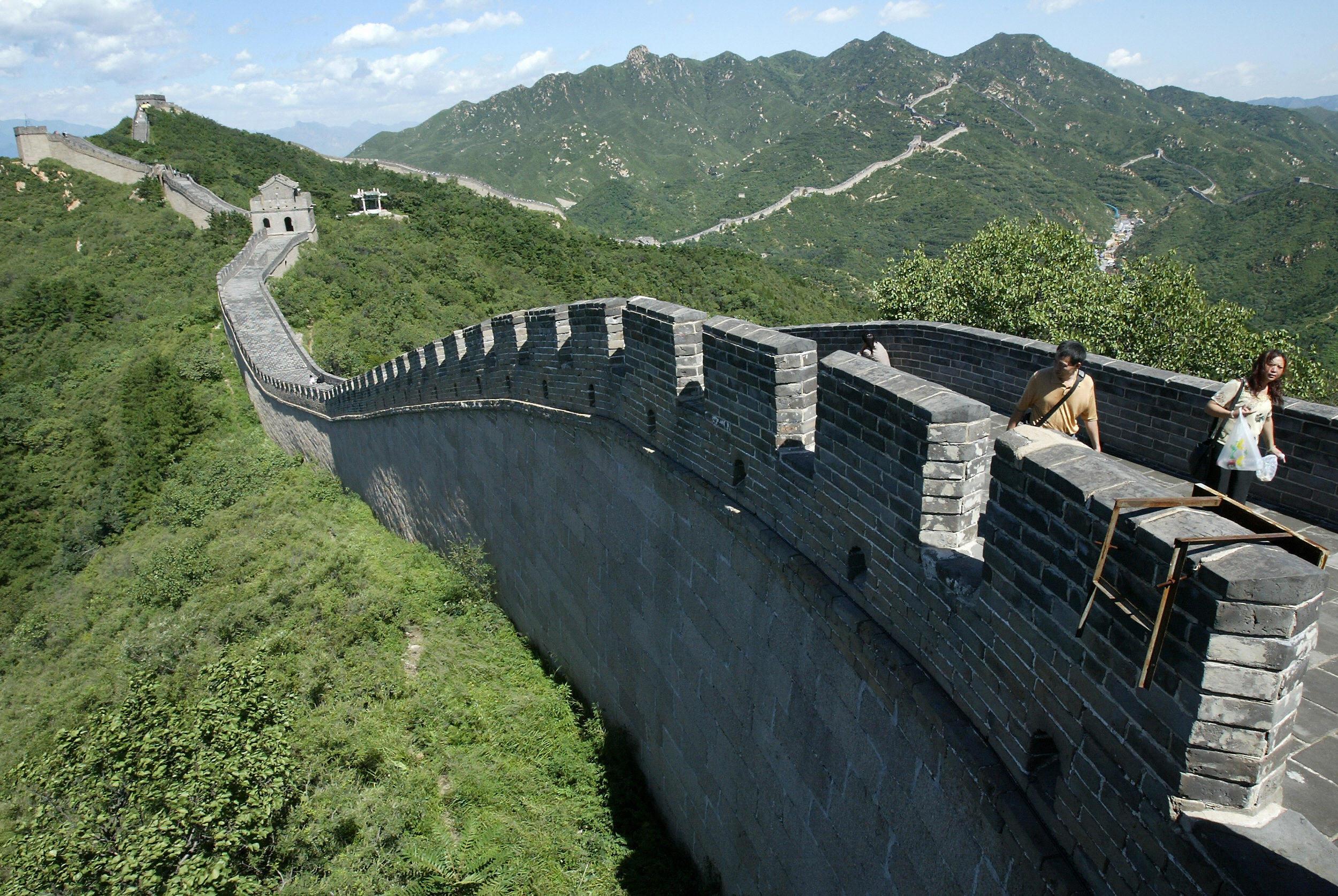 Великая стена россии. Китайская стена Северный Китай. Китайская стена вид сверху. Великая китайская стена разрушение. Великая китайская стена разрушенные участки.